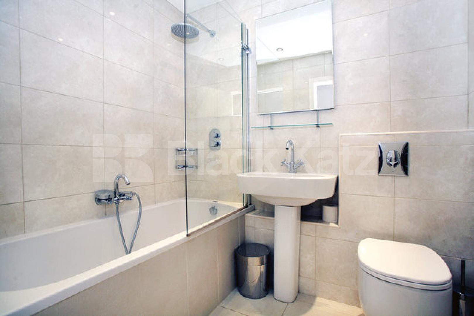 			NEW INSTRUCTION  (Includes Parking), 2 Bedroom, 1 bath, 1 reception Apartment			 Lion Court Shand Street, London Bridge